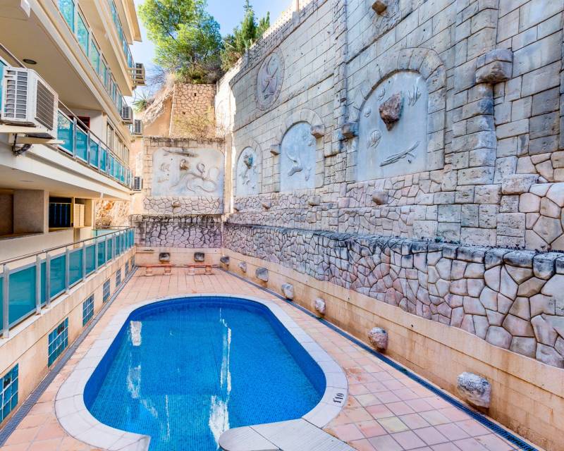 zwembad, waterkant apartement te koop in Alicante, Spanje