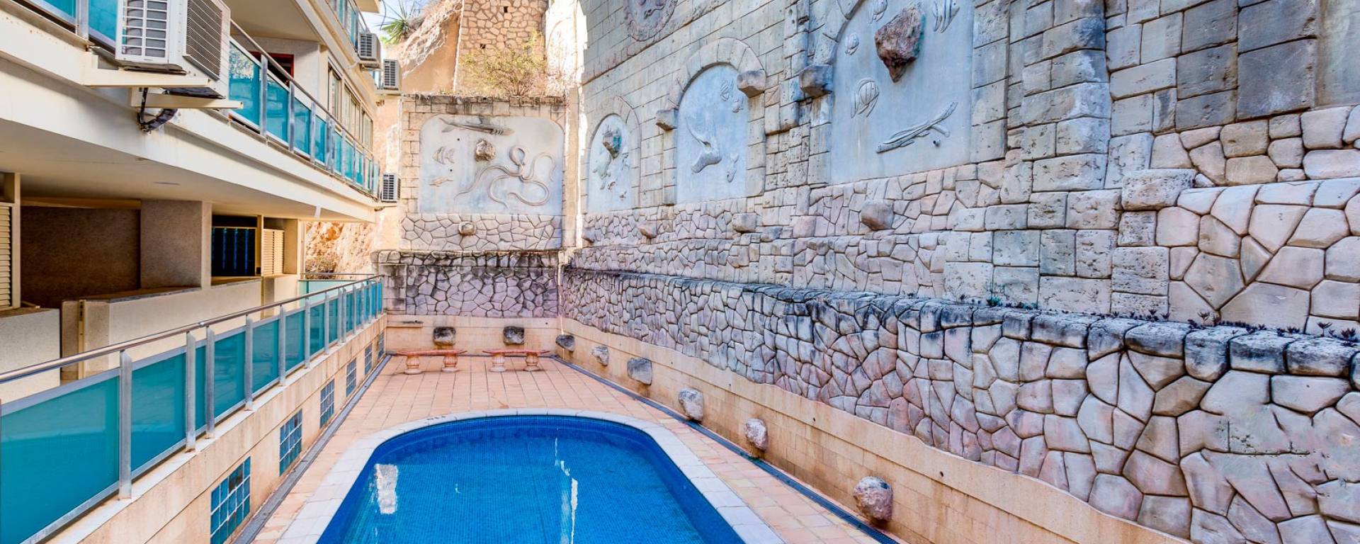 zwembad, waterkant apartement te koop in Alicante, Spanje
