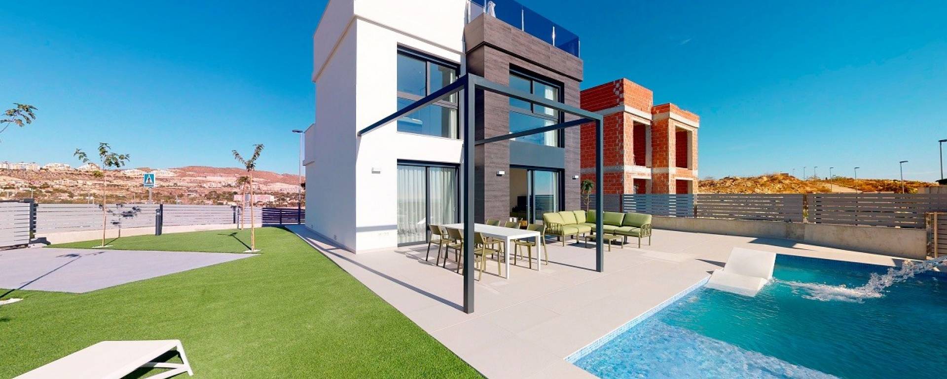 Villa met zeezicht te koop in Alicante